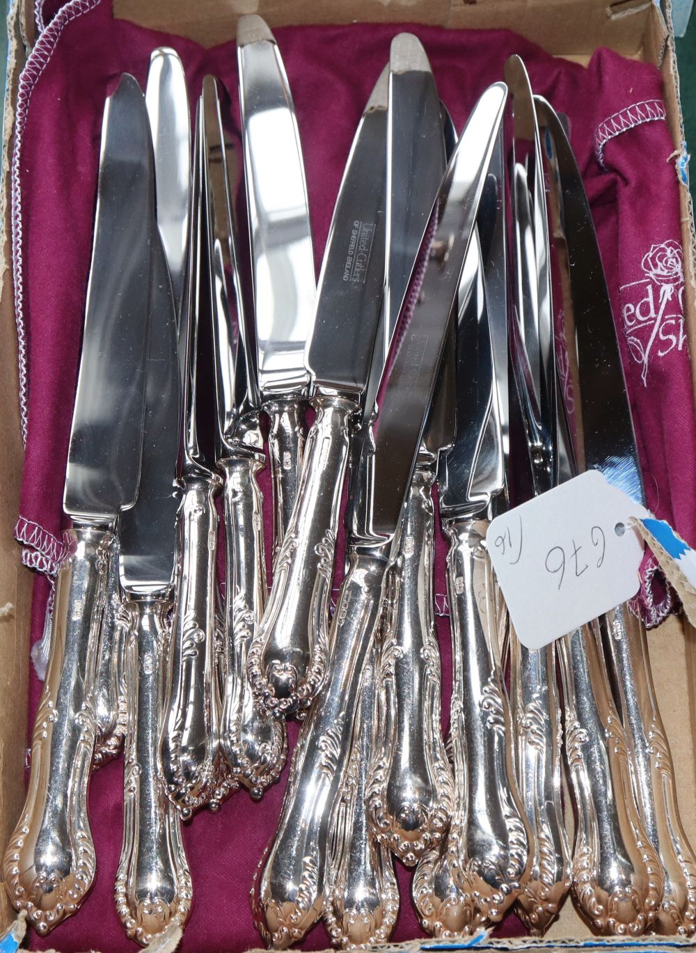 A set of eight modern silver handled table knives and six dessert knives, United Cutlers Ltd, Sheffield, 1993/95, table 24.8cm.